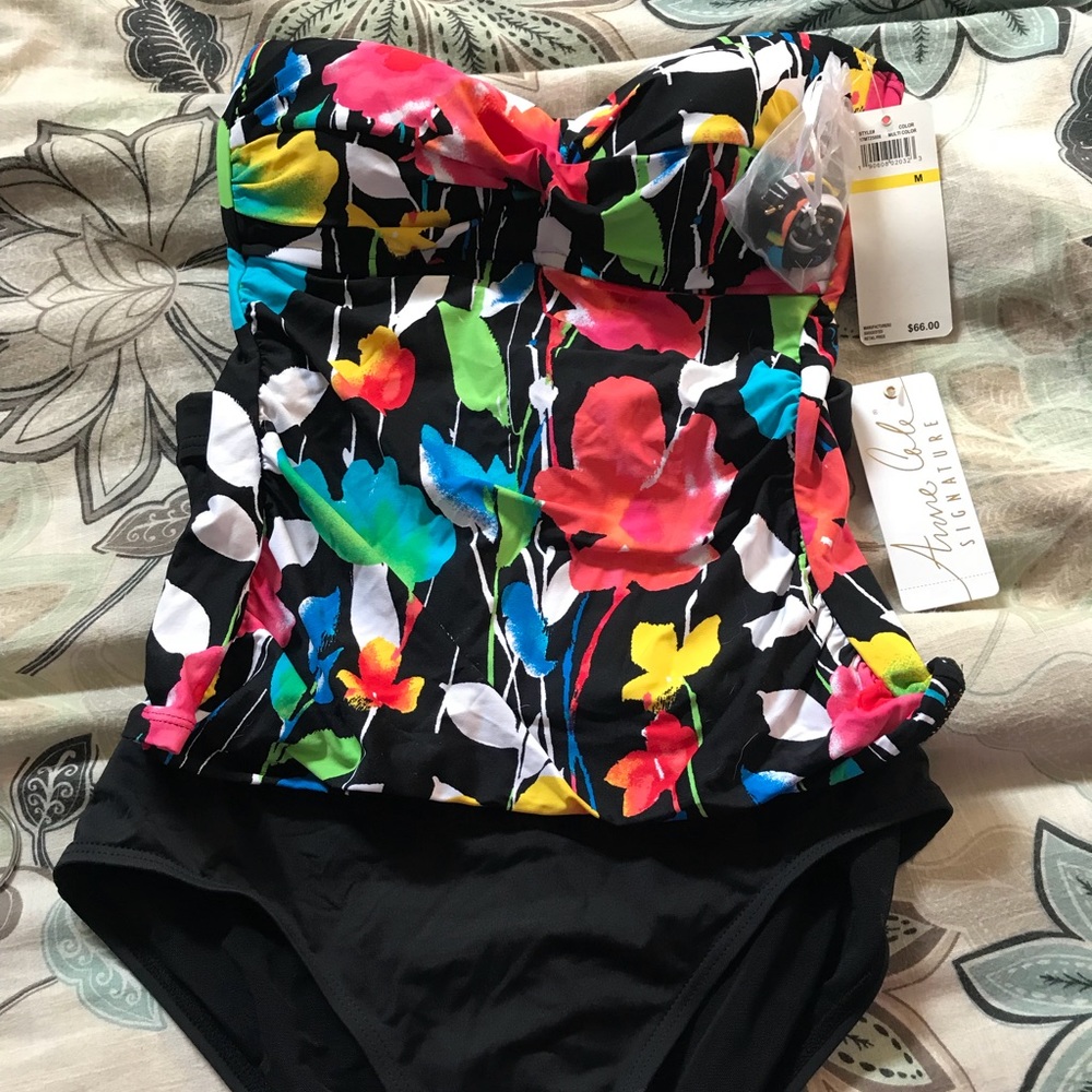 BNWT Anne Cole high waisted 2 pc swimsuit.